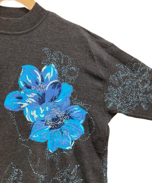 TOKUKO1erVOL（トクコプルミエヴォル）TOKUKO1erVOL (トクコプルミエヴォル) 刺繍デザイン半袖ニット グレー サイズ:9の古着・服飾アイテム