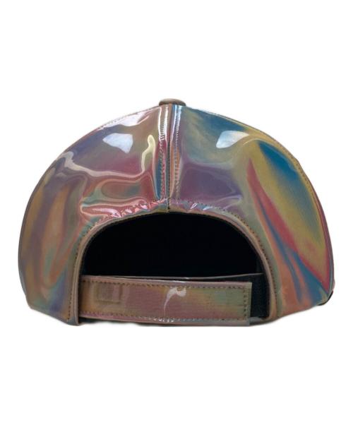 PEACEMINUSONE（ピースマイナスワン）PEACEMINUSONE (ピースマイナスワン) PMO PRISM キャップ マルチカラーの古着・服飾アイテム