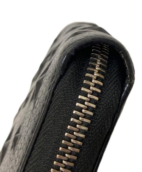JIMMY CHOO（ジミーチュウ）JIMMY CHOO (ジミーチュウ) ラウンドジップスタッズウォレット ブラックの古着・服飾アイテム