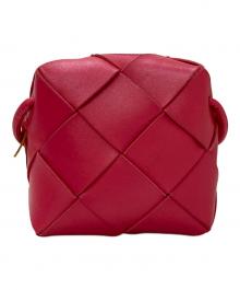 BOTTEGA VENETA（ボッテガベネタ）の古着「マキシイントレチャート ミニカセットカメラバッグ」｜ピンク
