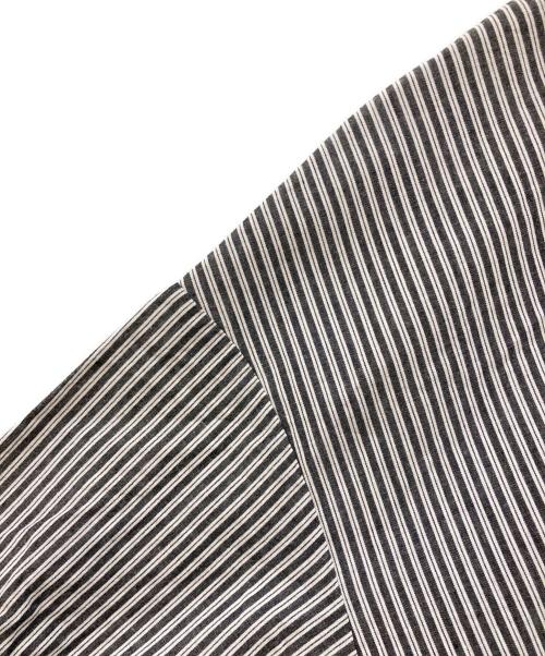 休日と詩（キュウジツトウタ）休日と詩 (キュウジツトウタ) ピーナッツシャツ グレー サイズ:-の古着・服飾アイテム