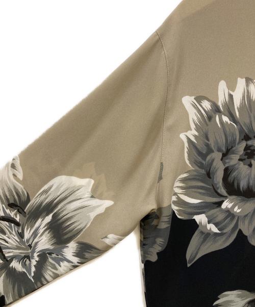 TOKUKO1erVOL（トクコプルミエヴォル）TOKUKO1erVOL (トクコプルミエヴォル) シアープリントシャツ グレー サイズ:9の古着・服飾アイテム