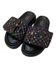 LOUIS VUITTON×TAKASHI MURAKAMI（ルイ ヴィトン×タカシ ムラカミ）の古着「Pool Pillow Flat Comfort Mule "Multicolor"」｜ブラック