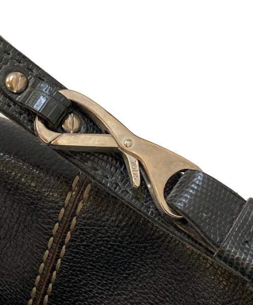 TOD'S（トッズ）TOD'S (トッズ) スタッズショルダーバッグ ブラックの古着・服飾アイテム