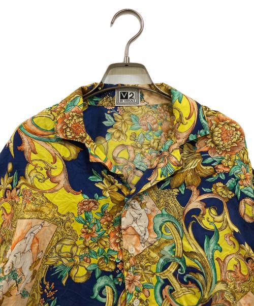 V2 BY VERSACE（ヴェルサーチ V2）V2 BY VERSACE (ヴェルサーチ V2) バロック 総柄シルクシャツ イエロー×ネイビー サイズ:Sの古着・服飾アイテム