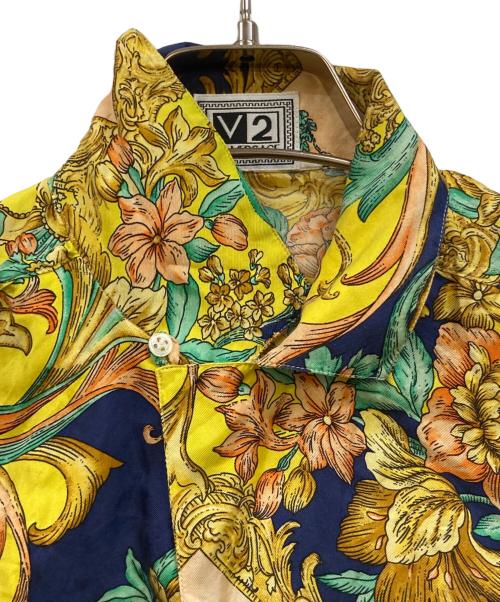 V2 BY VERSACE（ヴェルサーチ V2）V2 BY VERSACE (ヴェルサーチ V2) バロック 総柄シルクシャツ イエロー×ネイビー サイズ:Sの古着・服飾アイテム