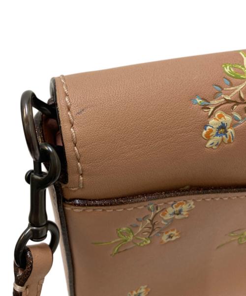 COACH（コーチ）COACH (コーチ) ディンキー グラブタンレザー フラワープリント クロスボディーバッグ ピンクの古着・服飾アイテム