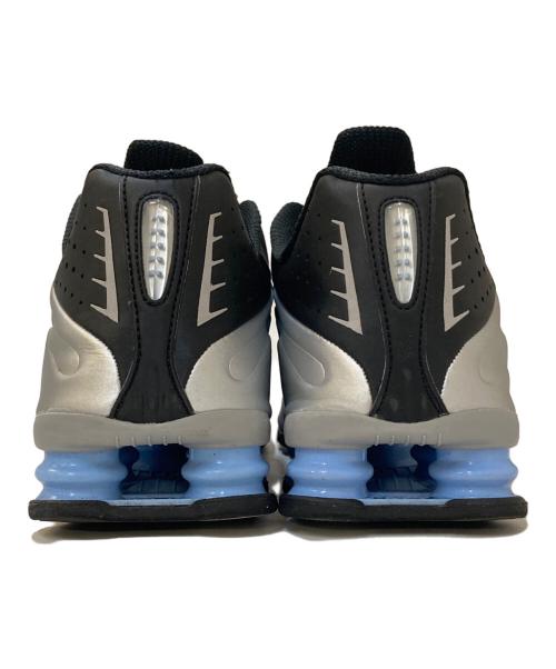 NIKE（ナイキ）NIKE (ナイキ) NIKE SHOX R4 METALLIC SILVER/METALLIC SILVER-BLACK ブルー×シルバー サイズ:30㎝の古着・服飾アイテム
