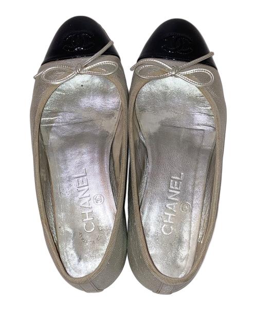 CHANEL（シャネル）CHANEL (シャネル) ココマーク バレリーナ メタリックフラットシューズ グレー サイズ:36 1/2の古着・服飾アイテム