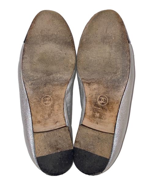 CHANEL（シャネル）CHANEL (シャネル) ココマーク バレリーナ メタリックフラットシューズ グレー サイズ:36 1/2の古着・服飾アイテム
