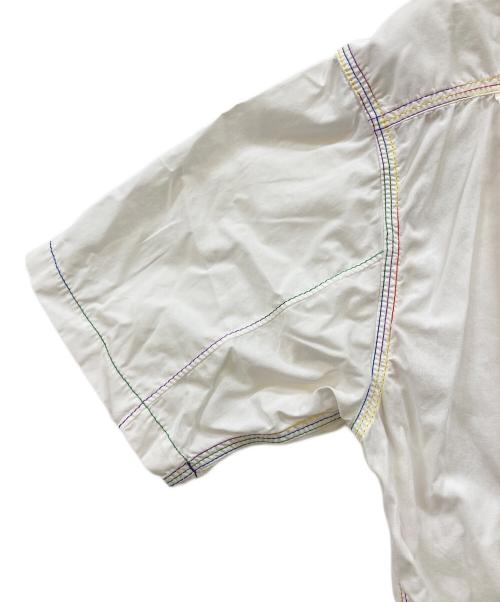 COMME des GARCONS SHIRT（コムデギャルソンシャツ）COMME des GARCONS SHIRT (コムデギャルソンシャツ) レインボーステッチ S/Sシャツ ホワイト サイズ:Ｌの古着・服飾アイテム