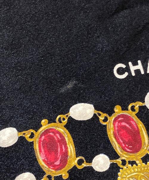 CHANEL（シャネル）CHANEL (シャネル) ヴィンテージビジュー 宝石柄 ココマーク シルクスカーフ ブラックの古着・服飾アイテム