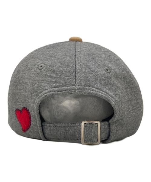 Vivienne Westwood（ヴィヴィアンウエストウッド）Vivienne Westwood (ヴィヴィアンウエストウッド) オーブ&ハート刺繍キャップ ベージュ×グレーの古着・服飾アイテム