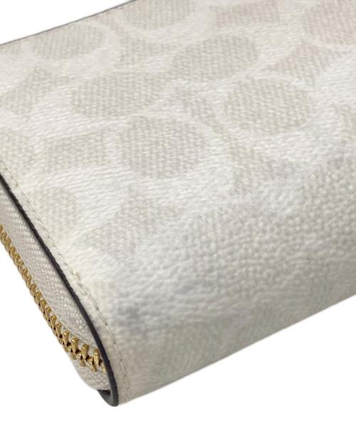 COACH（コーチ）COACH (コーチ) ラウンドファスナーシグネチャーロングウォレット ホワイトの古着・服飾アイテム