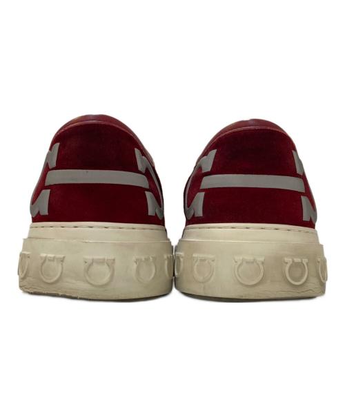 Salvatore Ferragamo（サルヴァトーレ フェラガモ）Salvatore Ferragamo (サルヴァトーレ フェラガモ) ガンチーニ ローカットスウェードスニーカー レッド サイズ:8の古着・服飾アイテム