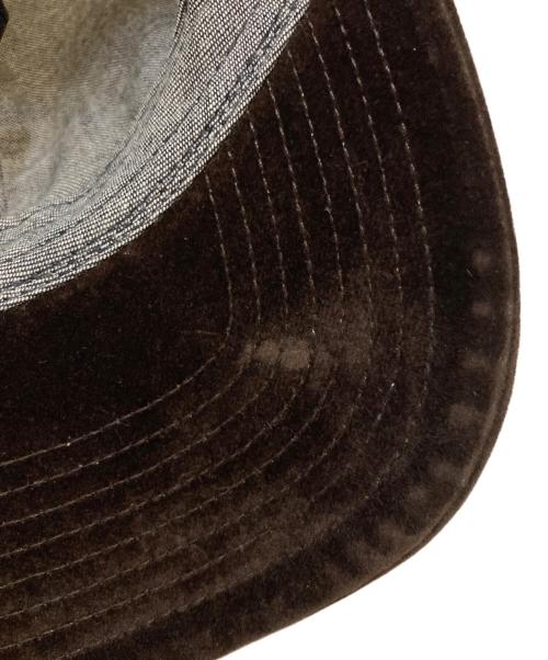 MIU MIU（ミュウミュウ）MIU MIU (ミュウミュウ) ロゴ刺繍 ベルベット ベースボールキャップ ブラウンの古着・服飾アイテム