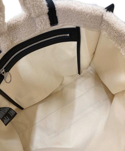LACOSTE（ラコステ）LACOSTE (ラコステ) Heritage Seasonal Faux Fur Tote Bag アイボリーの古着・服飾アイテム