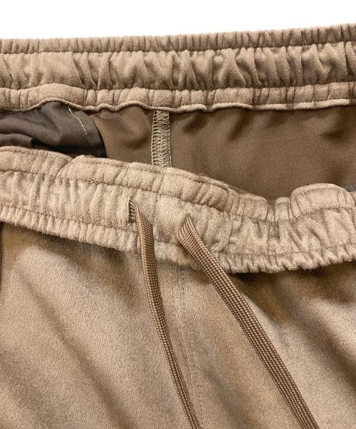 MEN'S BIGI（メンズビギ）MEN'S BIGI (メンズビギ) SUEDE LIKE/HOUND’S TOOTH TRACK PANTS ベージュ サイズ:03 未使用品の古着・服飾アイテム