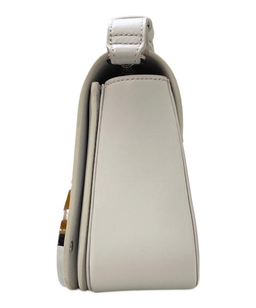 DIESEL（ディーゼル）DIESEL (ディーゼル) Dメタルロゴ 1DR レザーショルダーバッグ ホワイトの古着・服飾アイテム