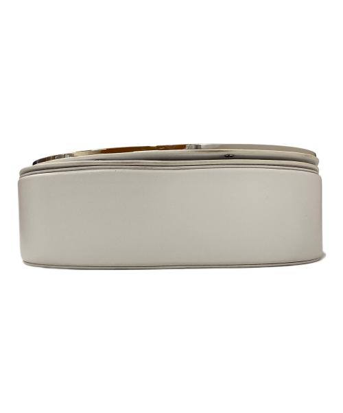 DIESEL（ディーゼル）DIESEL (ディーゼル) Dメタルロゴ 1DR レザーショルダーバッグ ホワイトの古着・服飾アイテム