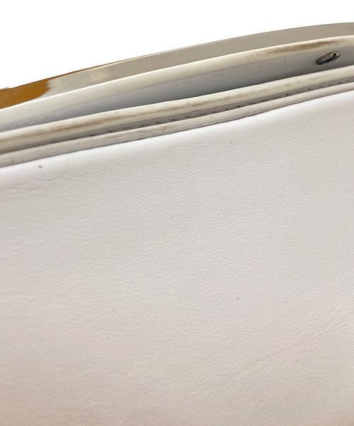 DIESEL（ディーゼル）DIESEL (ディーゼル) Dメタルロゴ 1DR レザーショルダーバッグ ホワイトの古着・服飾アイテム