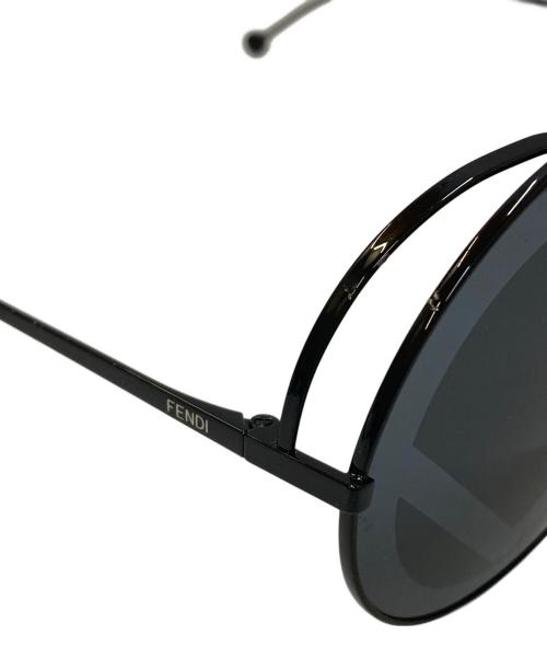 FENDI（フェンディ）FENDI (フェンディ) ラナウェイ サークルロゴサングラス ブラック サイズ:63□19 135の古着・服飾アイテム
