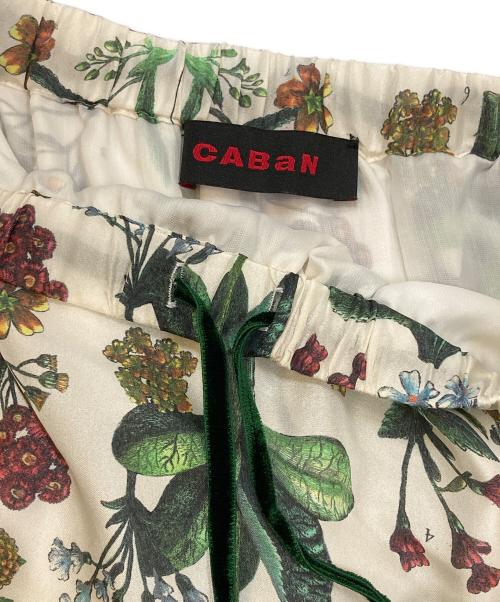 CABAN（キャバン）CABaN (キャバン) シルク パレルモフラワープリントサイドスリットスカート ホワイト サイズ:Fの古着・服飾アイテム