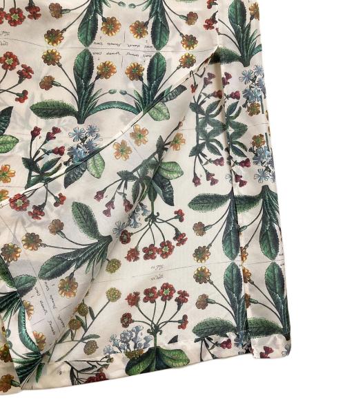 CABAN（キャバン）CABaN (キャバン) シルク パレルモフラワープリントサイドスリットスカート ホワイト サイズ:Fの古着・服飾アイテム