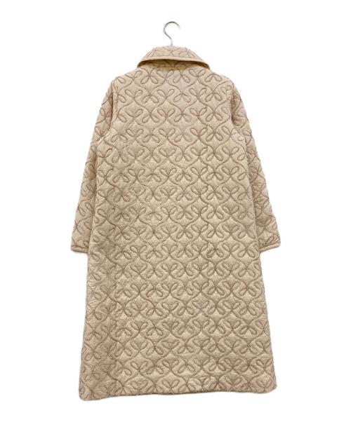 STRAWBERRY FIELDS（ストロベリーフィールズ）STRAWBERRY FIELDS (ストロベリーフィールズ) モールリボン刺繍キルトステンカラーコート ベージュ サイズ:2 未使用品の古着・服飾アイテム
