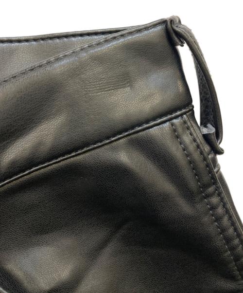 Wrangler（ラングラー）Wrangler (ラングラー) URBAN RESEARCH ID (アーバンリサーチアイディー) フェイクレザーパンツ ブラック サイズ:Ｍの古着・服飾アイテム