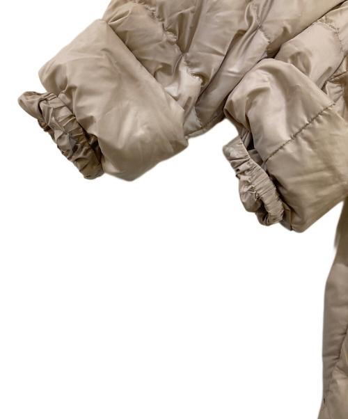 23区（ニジュウサンク）23区 (ニジュウサンク) シレータフタ ミドル丈 ダウンコート ベージュ サイズ:40の古着・服飾アイテム