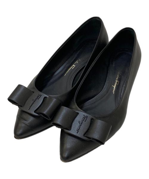 Salvatore Ferragamo（サルヴァトーレ フェラガモ）Salvatore Ferragamo (サルヴァトーレ フェラガモ) VIVA NEW ヴァラリボン フラットパンプス ブラック サイズ:7 1/2の古着・服飾アイテム