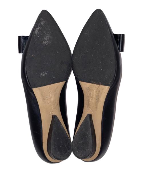 Salvatore Ferragamo（サルヴァトーレ フェラガモ）Salvatore Ferragamo (サルヴァトーレ フェラガモ) VIVA NEW ヴァラリボン フラットパンプス ブラック サイズ:7 1/2の古着・服飾アイテム