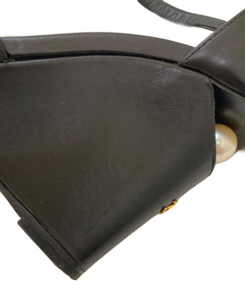 CHANEL（シャネル）CHANEL (シャネル) Tストラップ ココマーク パールビジュー ウェッジソールサンダル ブラック サイズ:35Cの古着・服飾アイテム