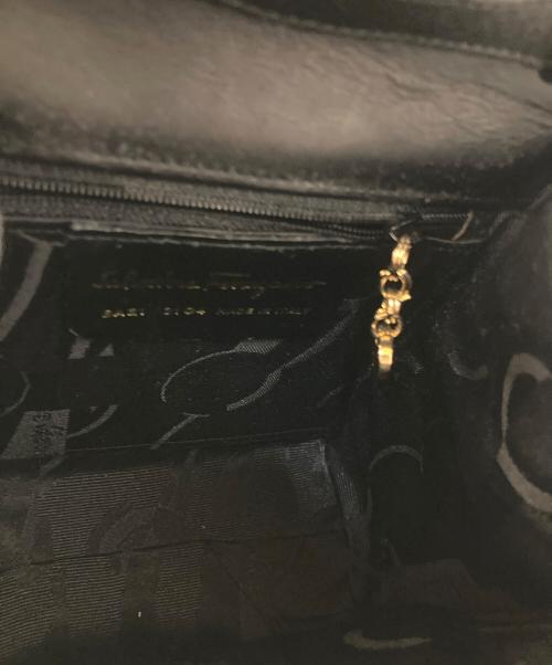 Ferragamo（フェラガモ）Ferragamo (フェラガモ) ヴァラリボン 2WAYレザーショルダーバッグ ブラックの古着・服飾アイテム