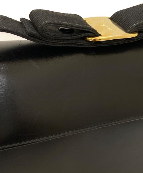 Ferragamo（フェラガモ）Ferragamo (フェラガモ) ヴァラリボン 2WAYレザーショルダーバッグ ブラックの古着・服飾アイテム