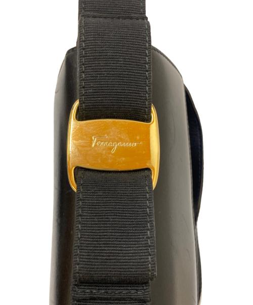 Ferragamo（フェラガモ）Ferragamo (フェラガモ) ヴァラリボン 2WAYレザーショルダーバッグ ブラックの古着・服飾アイテム