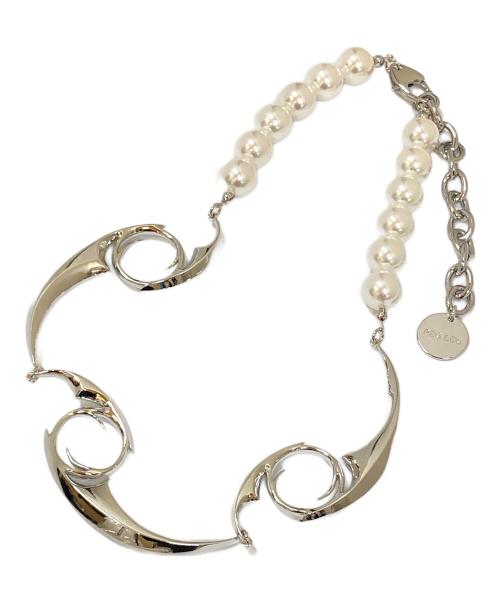 PEG LEG（ペグレグ）PEG LEG (ペグレグ) Emblem-linked pearl necklace ホワイトの古着・服飾アイテム