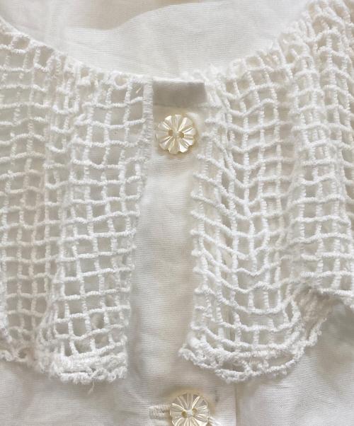 fig（フィグ）FIG (フィグ) カットワークカラーブラウス ホワイト サイズ:F 未使用品の古着・服飾アイテム
