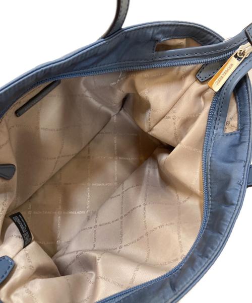 MICHAEL KORS（マイケル・コース）MICHAEL KORS (マイケル・コース) Khai Nylon Cargo Tote Bag ブルーの古着・服飾アイテム