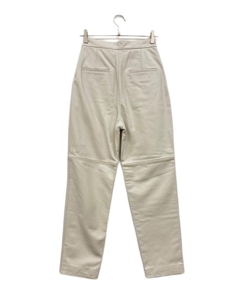 6(ROKU) BEAUTY&YOUTH（ロク ビューティーアンドユース）6(ROKU) BEAUTY&YOUTH (ロク ビューティーアンドユース) LEATHER TUCK PANTS ホワイト サイズ:34の古着・服飾アイテム