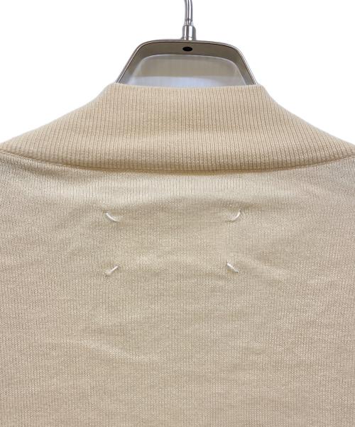 Maison Margiela（メゾンマルジェラ）Maison Margiela (メゾンマルジェラ) エルボーパッチ Mロゴ刺繍カーディガン ベージュ サイズ:Ｍの古着・服飾アイテム