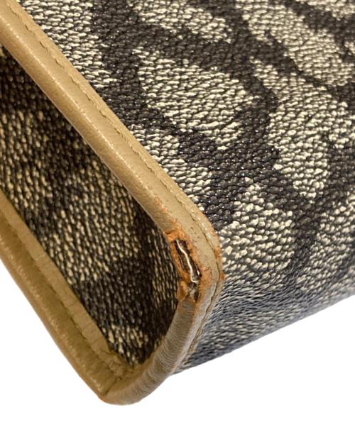 Yves Saint Laurent（イヴサンローラン）Yves Saint Laurent (イヴサンローラン) ジラフパターン セカンドバッグ ベージュの古着・服飾アイテム