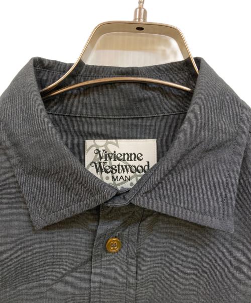 Vivienne Westwood man（ヴィヴィアン ウェストウッド マン）Vivienne Westwood man (ヴィヴィアン ウェストウッド マン) オーブワンポイント刺繍シャツ グレー サイズ:44の古着・服飾アイテム