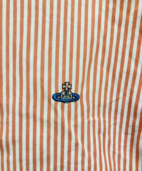 Vivienne Westwood man（ヴィヴィアン ウェストウッド マン）Vivienne Westwood man (ヴィヴィアン ウェストウッド マン) オーブワンポイント刺繍 ストライプシャツ オレンジ サイズ:44の古着・服飾アイテム