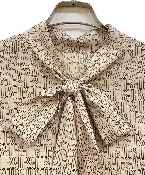 BALLSEY（ボールジィ）BALLSEY (ボールジィ) モノグラムプリント フロンタブルボウタイワンピース ベージュ サイズ:Sの古着・服飾アイテム