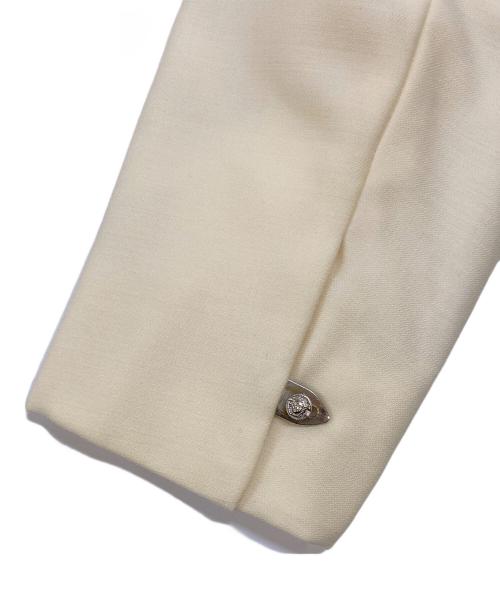 GIANNI VERSACE（ジャンニ・ヴェルサーチ）GIANNI VERSACE (ジャンニ・ヴェルサーチ) フックボタン デザインコート アイボリー サイズ:46の古着・服飾アイテム