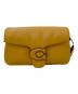 COACH（コーチ）の古着「ピロータビーショルダーバッグ」｜イエロー