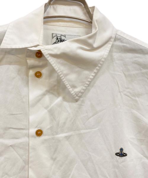 Vivienne Westwood man（ヴィヴィアン ウェストウッド マン）Vivienne Westwood man (ヴィヴィアン ウェストウッド マン) オーブ刺繍 変形デザインシャツ ホワイト サイズ:48の古着・服飾アイテム