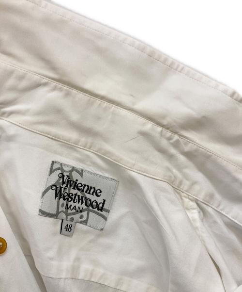 Vivienne Westwood man（ヴィヴィアン ウェストウッド マン）Vivienne Westwood man (ヴィヴィアン ウェストウッド マン) オーブ刺繍 変形デザインシャツ ホワイト サイズ:48の古着・服飾アイテム